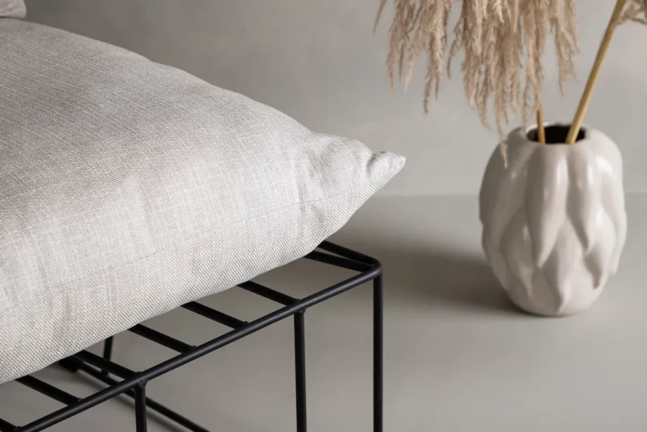 Beež polüesterlinase kangaga tugitool musta metallraamiga Livonia, 18048-110 – 10