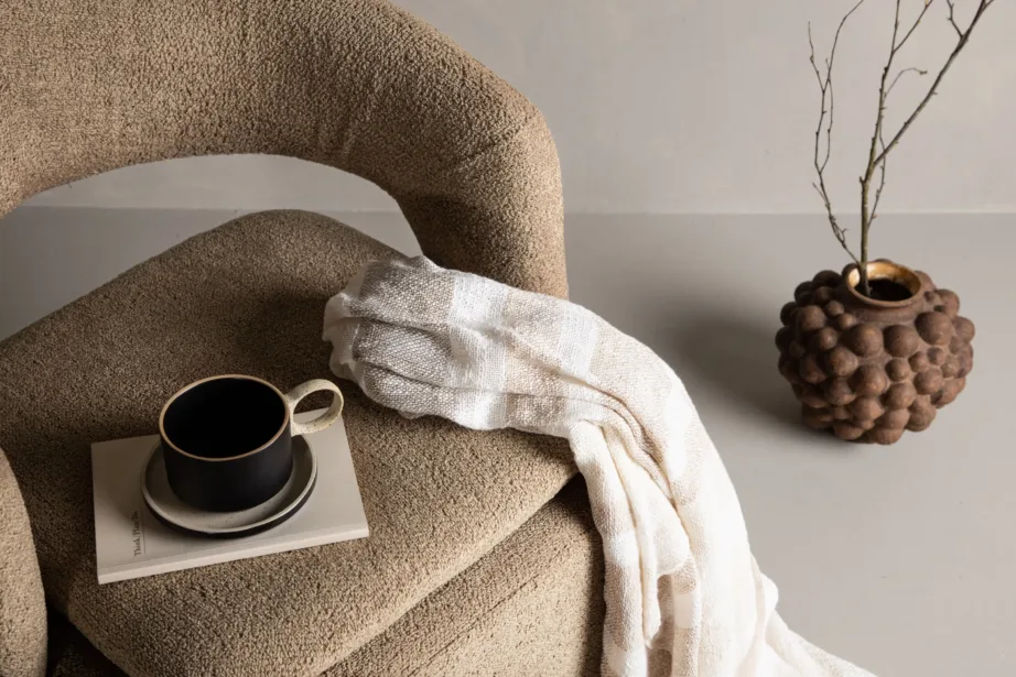 Pöörlev beežist buklee-kangast tugitool Laurel musta terasraamiga, 18048-141 – 10