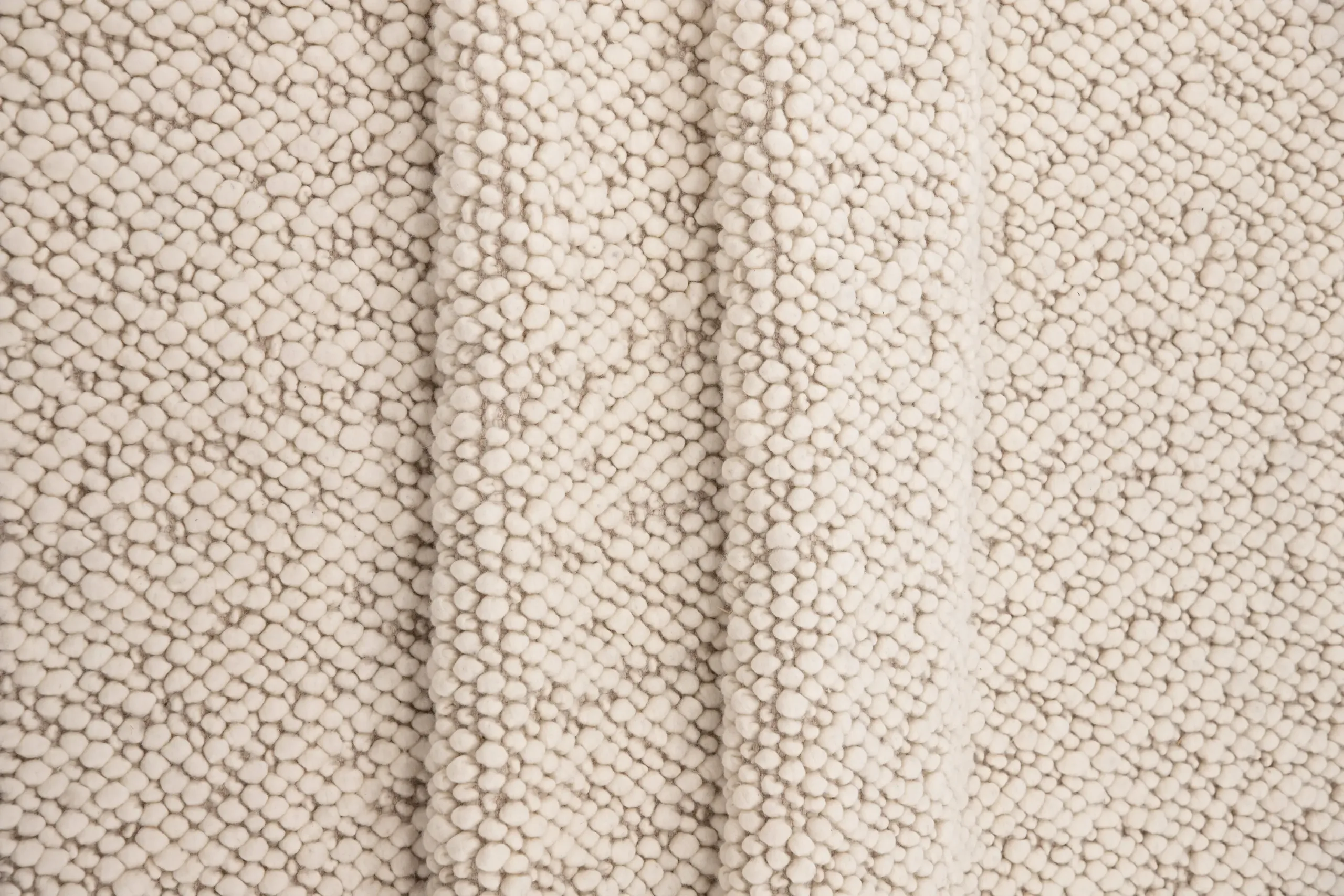 Käsitööna kootud valge villavaip Jajru, 300 × 200 cm - 18137-330