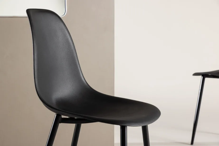 Polar must plastikust söögitool mustade terasjalgadega, 19902-818 – 9