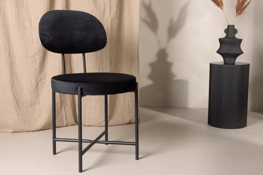 Mustast sametist söögitool Stella terasraamiga, 19903-877 – 9