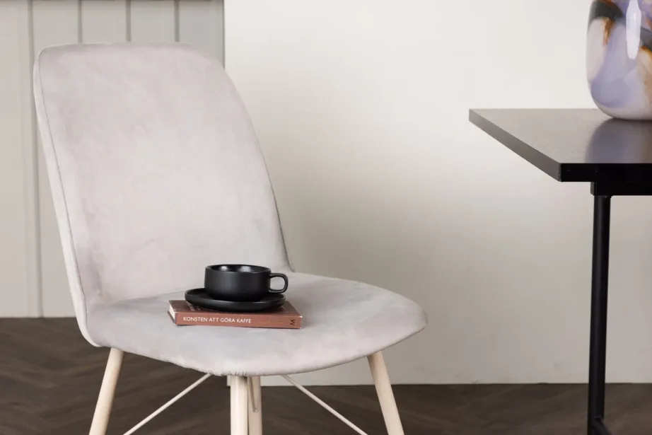 Helehall velvetist söögitool valgeks peitsitud terasjalgadel Everyday, 19908-041 – 9