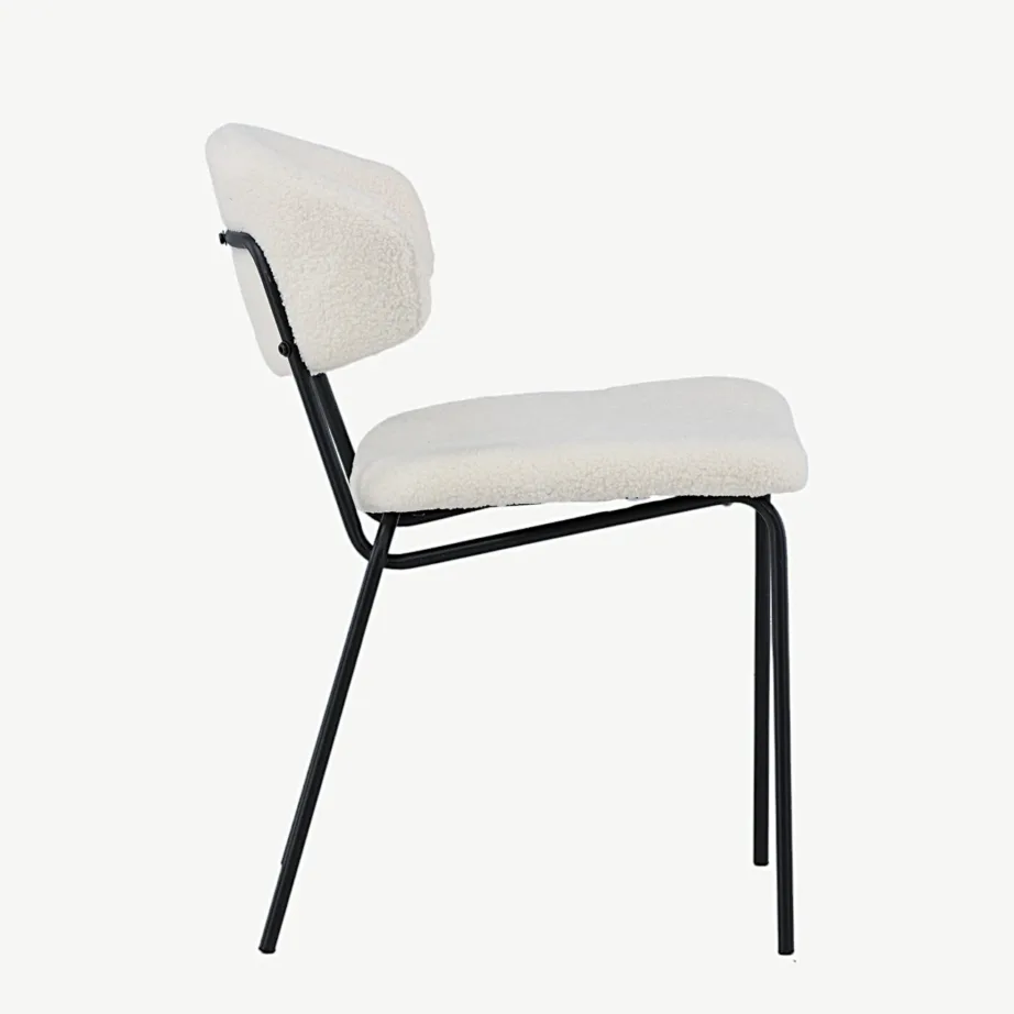 Valgest buklee-kangast, musta raamiga söögitool Chico, 19936-012 – 2