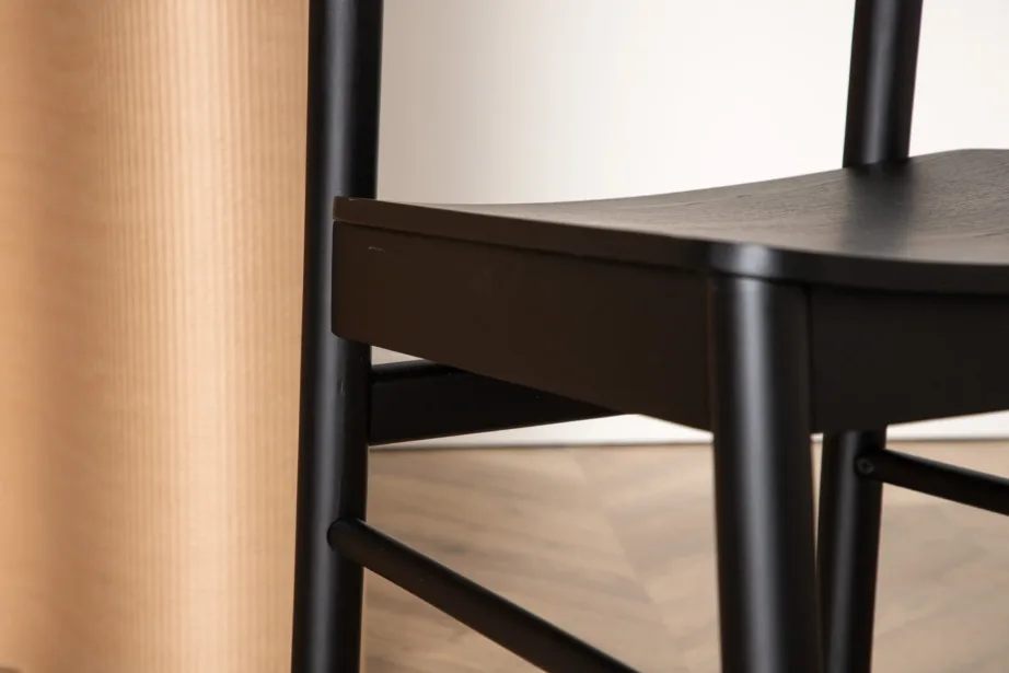 Mustast kasepuidust söögitool Montros, ümardatud seljatoega, 19936-109 – 9