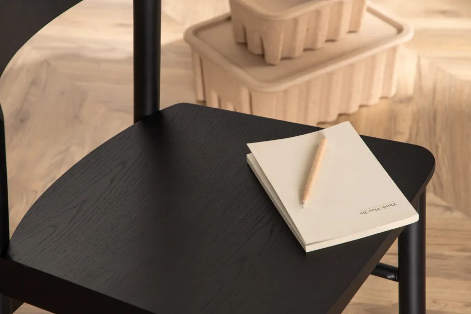 Mustast kasepuidust söögitool Montros, ümardatud seljatoega, 19936-109 – 10