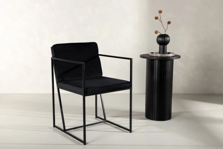 Minimalistlik mustast sametist terasraamiga söögitool Richmond - 19936-430