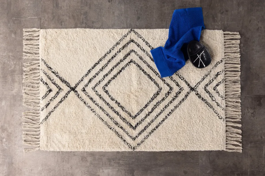 Puuvillane must-valge vannitoavaip Love, 50×80 cm, 19951-110 – 3