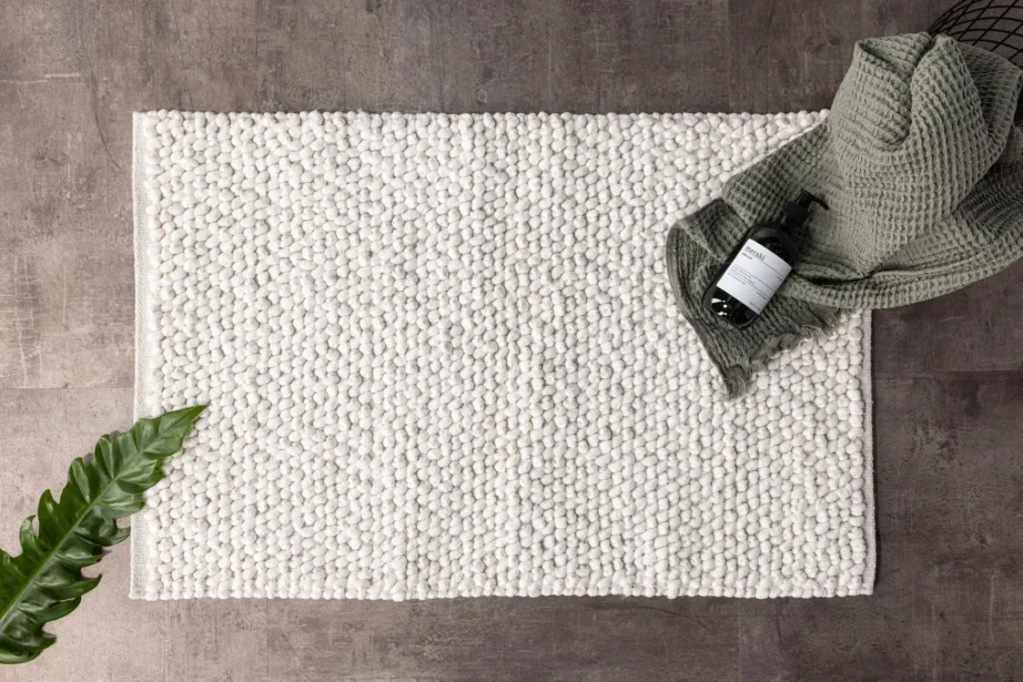 Valge käsitsi kootud vannitoavaip Wilmer, 50 × 80 cm, puuvill-polüester, 19954-101 – 3