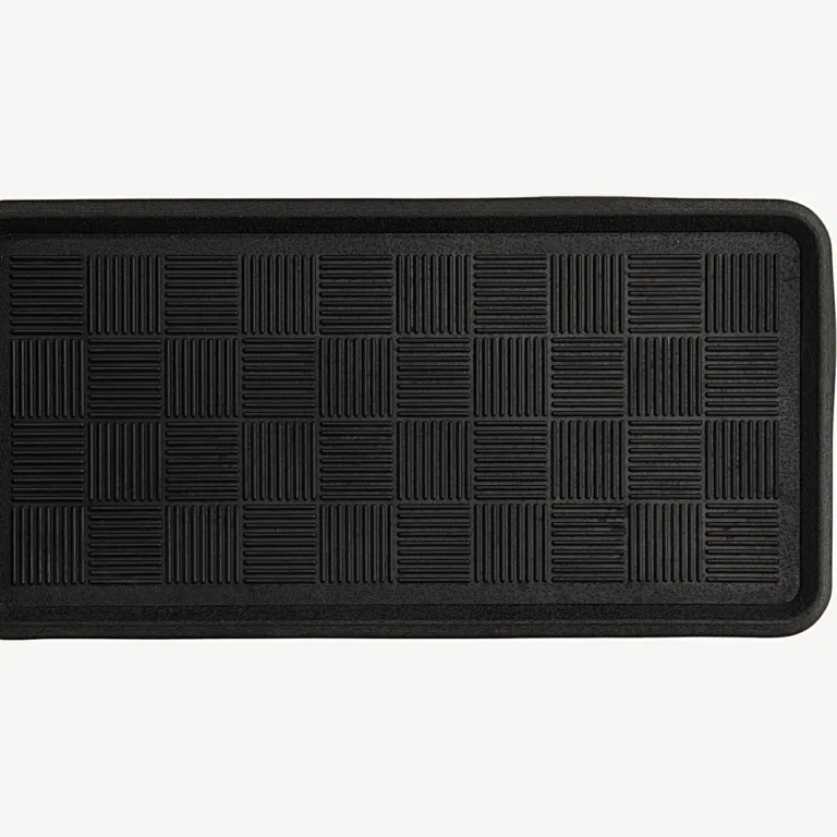 Gösta must reljeefne kummist porivaip, kõrge servaga (45x75 cm) - 19968-100
