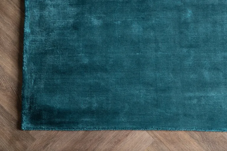 Käsitsi kootud türkiissinine viskoosvaip Indra 170 × 240 cm - 19972-337