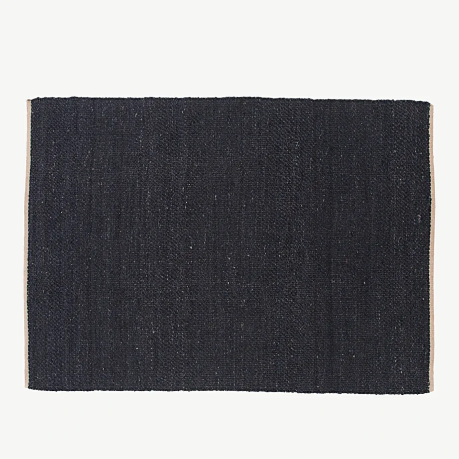 Must džuudivaip naturaalsete äärtega Kali, 170 × 240 cm, 19976-358 – 2