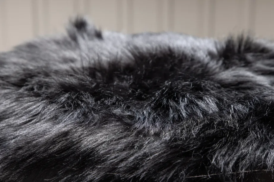 Katy ümmargune must kunstkarusnahast toolipadi, ø34 cm, 19992-100 – 4