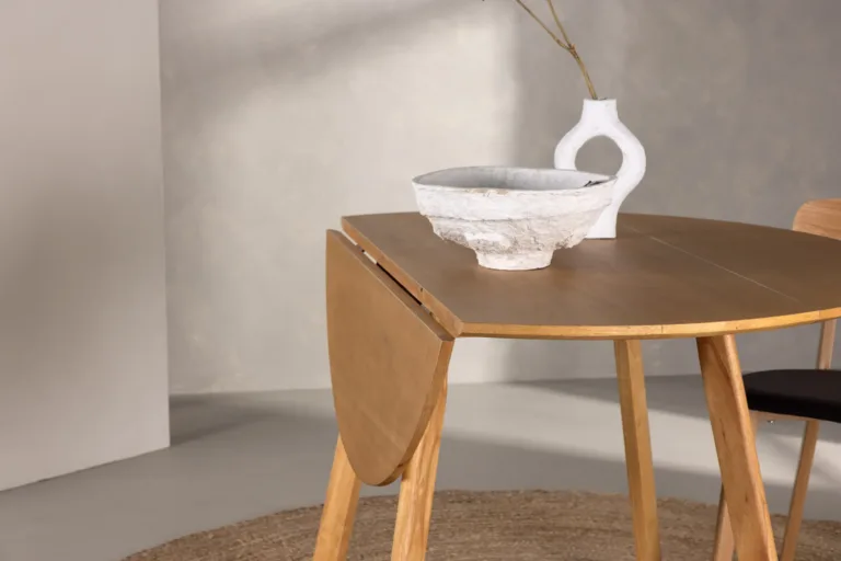 Ümmargune kummipuu söögilaud Yadikon, tamme toonis MDF, ø120 cm - 19996-080