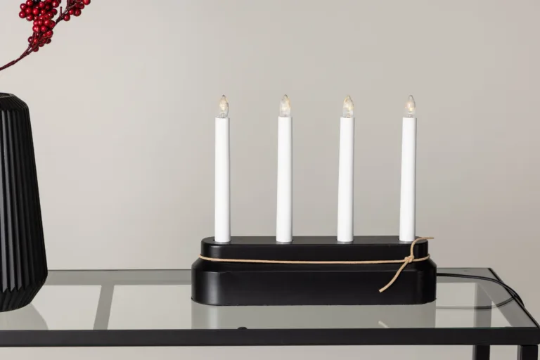 Näsfjälleti mustast männipuidust LED-advendiküünlajalg (laualamp, 4 tulukest) - 20060-100