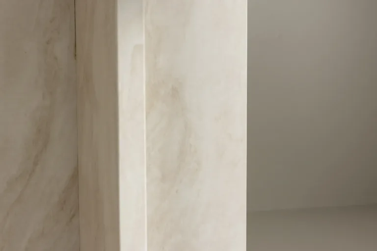 Marmori ilmega beež ümmargune abilaud Ålesund (MDF, ø40 cm, 75 cm kõrge) - 20090-121