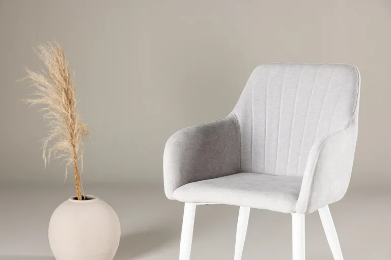 Helehall polüesterlinase kattega söögitool valgete terasjalgadega Comfort - 27702-165