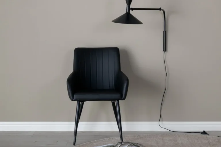 Comfort must kunstnahast söögitool mustade metalljalgadega - 27703-458