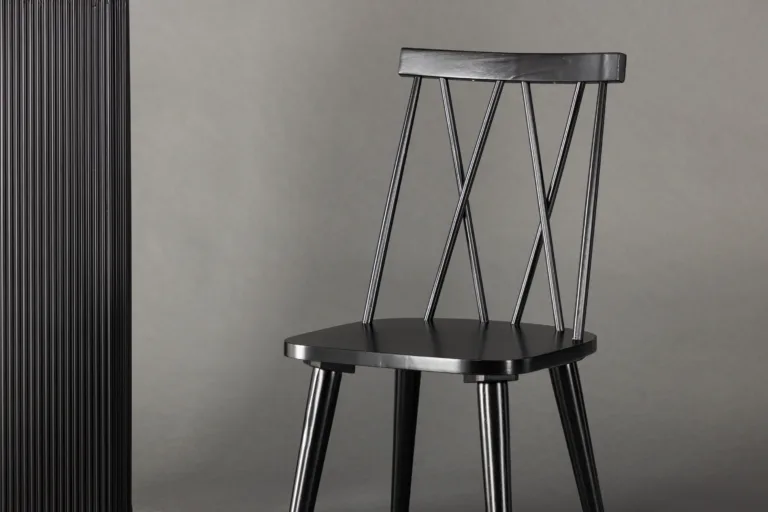 Mustast kummipuidust söögitool Mariette (ergonoomilise disainiga) - 29270-368