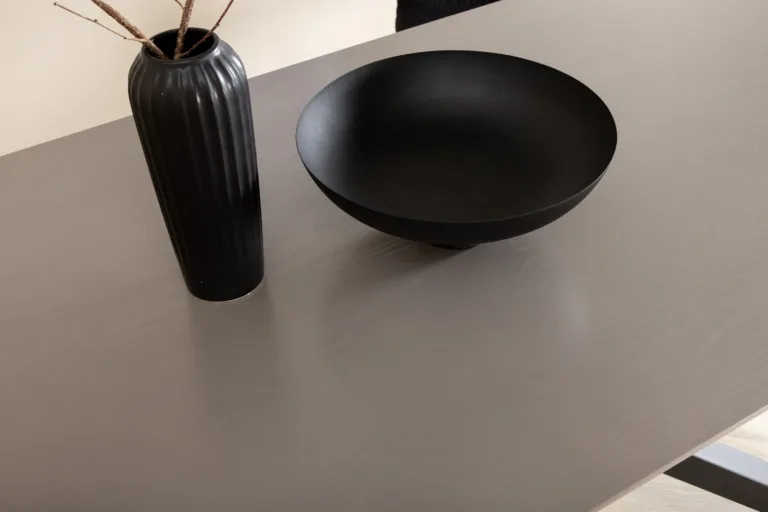 Piazza söögilaud tumehalli MDF lauaplaadi ja mustade terasjalgadega - 29892-858
