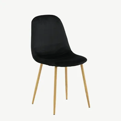 Mustast velvetkangast söögitool Polar, tammepuidutooni terasjalad - 29902-891