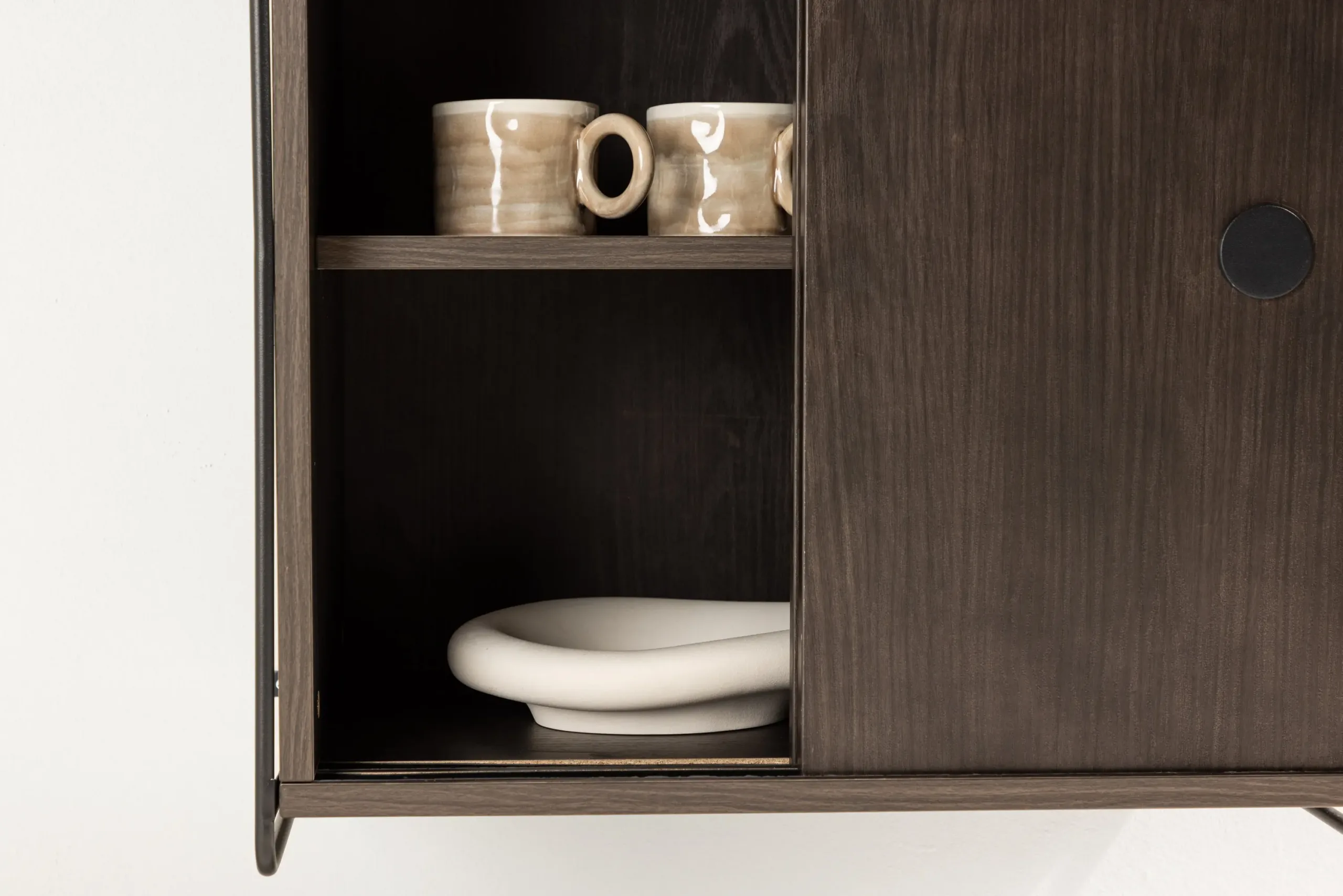 Mokka toonis MDF-ist seinakapp kahete uksega, metallraamiga Paris (must terasraam, 60 × 35 × 68 cm) - 30052-125