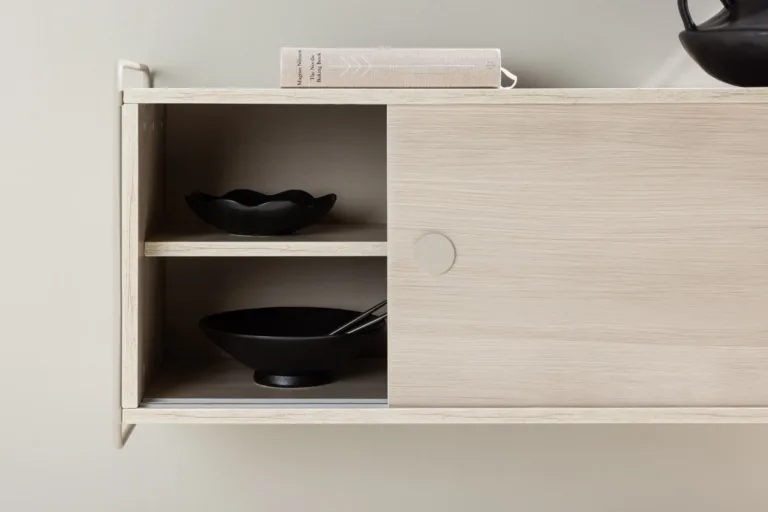 Valge peitsiga seinakapp Paris (MDF, terasraam, 122 × 48 × 35 cm) - 30053-130