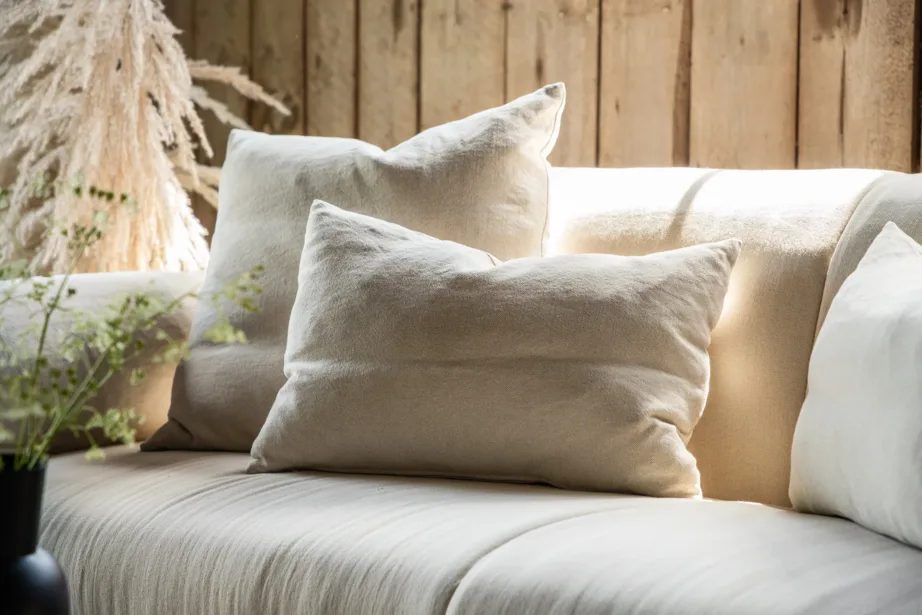 Öckerö kolmekohaline põhjamaise disainiga diivan, beež kangas ja valge terasraam, 40000-050 – 9