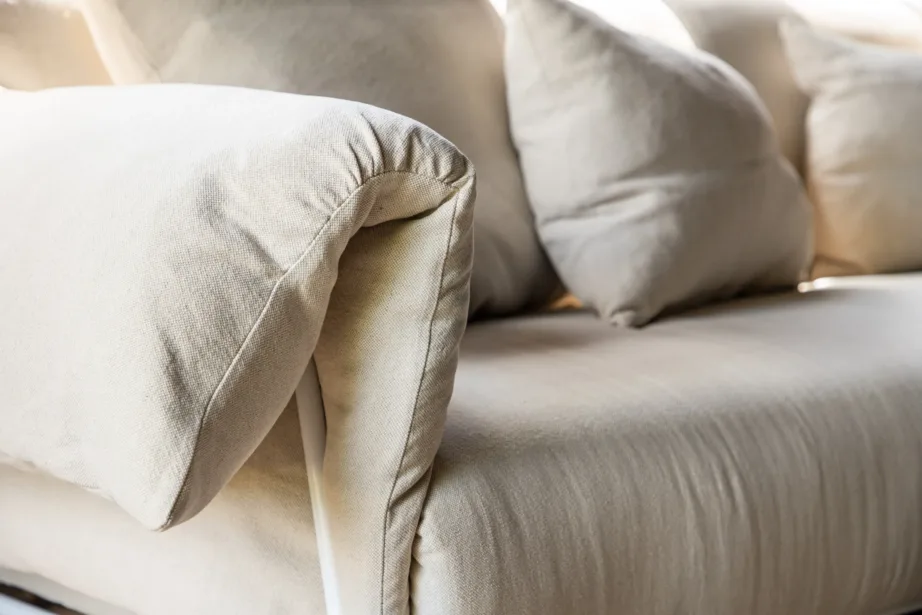 Öckerö kolmekohaline põhjamaise disainiga diivan, beež kangas ja valge terasraam, 40000-050 – 10