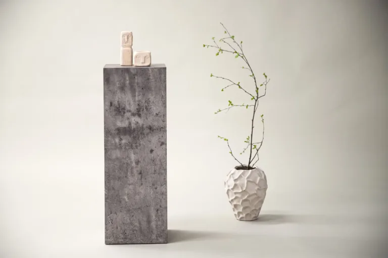 Ramsvik hall betoonilaadse viimistlusega küljelaud-pjedestaal (MDF, 65 cm) - 42000-317