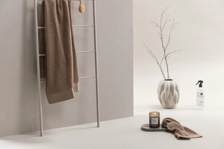 Minimalistlik hallikasbeež metallist redelriidehoidja Drammen, 160 cm - 42000-432