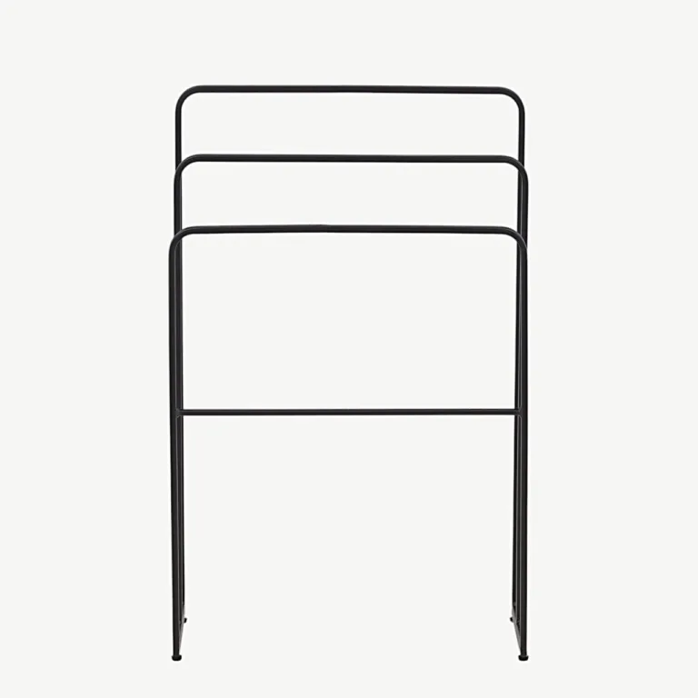 Minimalistlik mustast metallist riidehoidja Drammen (3 riputuskaart) - 42000-448