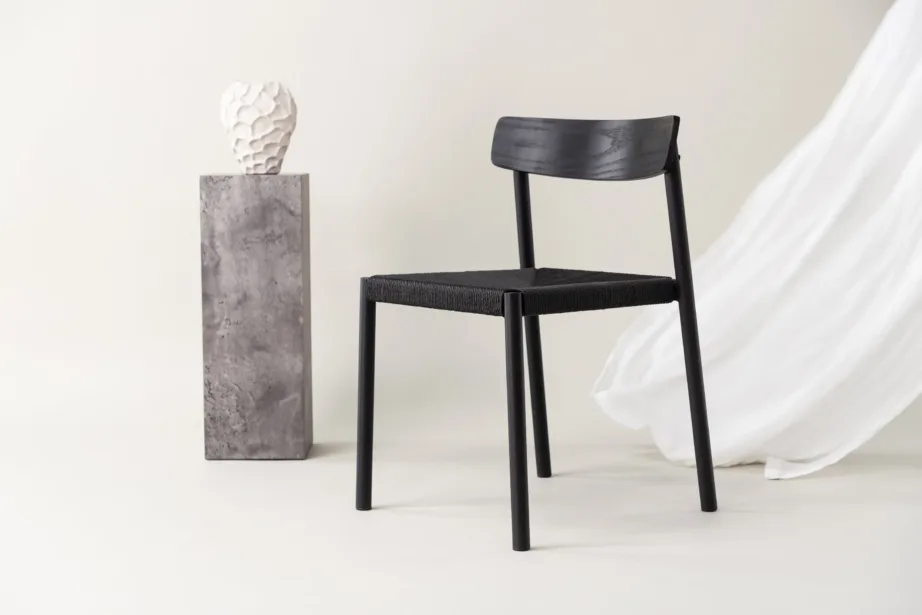 Malmöni must köiest söögitool, puidust seljatugi, VIND, 43000-121 – 8