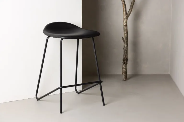 Minimalistlik must terasest baaritool Grebbestad, 66 cm (PU-kattega) - 44000-170