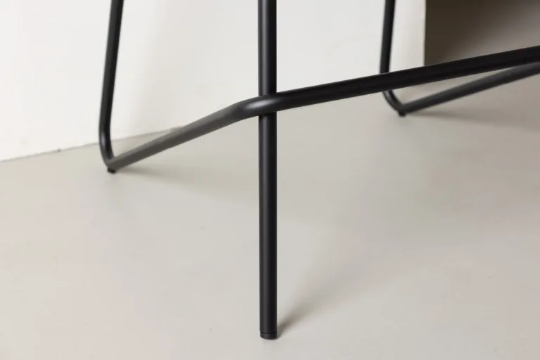 Minimalistlik must terasest baaritool Grebbestad, 66 cm (PU-kattega) - 44000-170