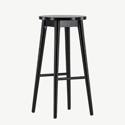 Mustast kummipuidust minimalistlik baaritool Mollösand jalatoega - 44100-061