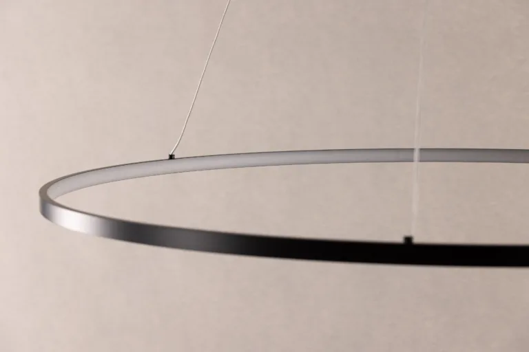 Rödäng x Josefin Lustig mustast alumiiniumist LED-rippvalgusti (Ø100 cm) - 50050-001