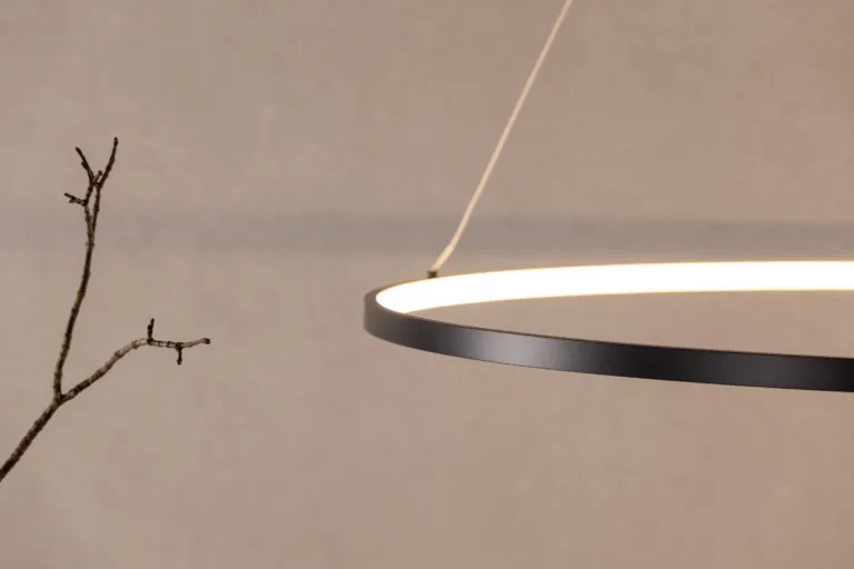 Rödäng x Josefin Lustig mustast alumiiniumist LED-rippvalgusti (Ø100 cm) - 50050-001