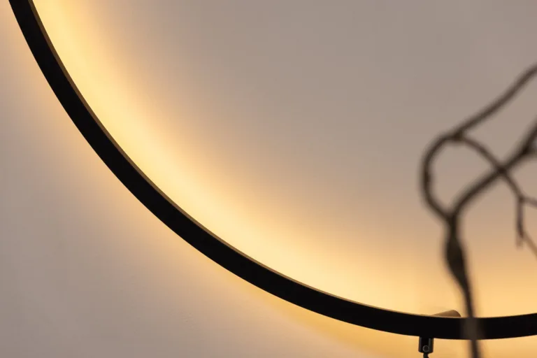 Must ümmargune LED-seinavalgusti Sörmjöle x Josefin Lustig, Ø100 cm (alumiinium) - 50052-001