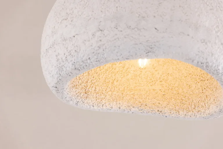 Rustikaalse stiiliga valge kiviefektiga rippvalgusti Gilltorp (Ø40 cm) - 50065-007