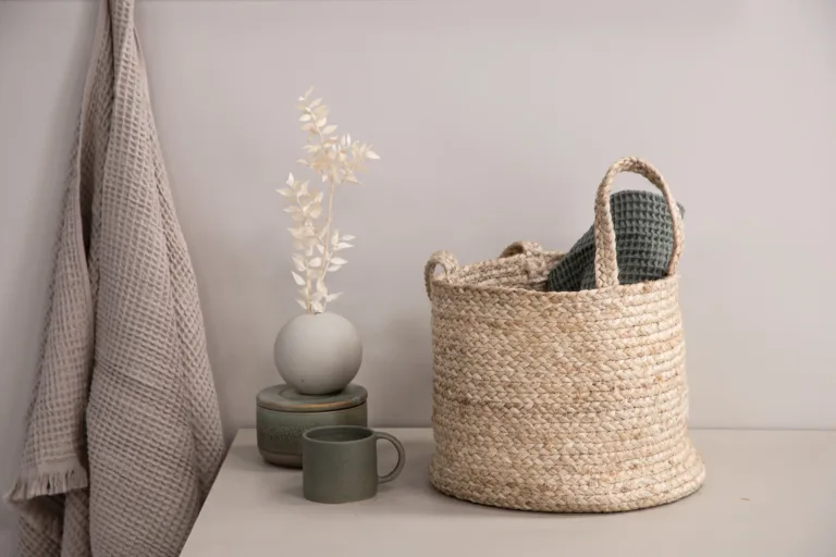 Valge jute korv Bhopali sarjast, ø35 cm, kahe sangaga - 60005-101