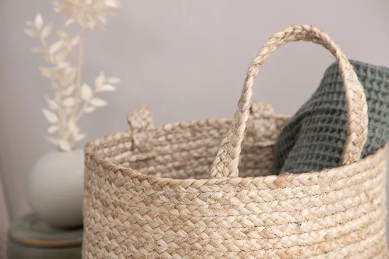 Valge jute korv Bhopali sarjast, ø35 cm, kahe sangaga - 60005-101