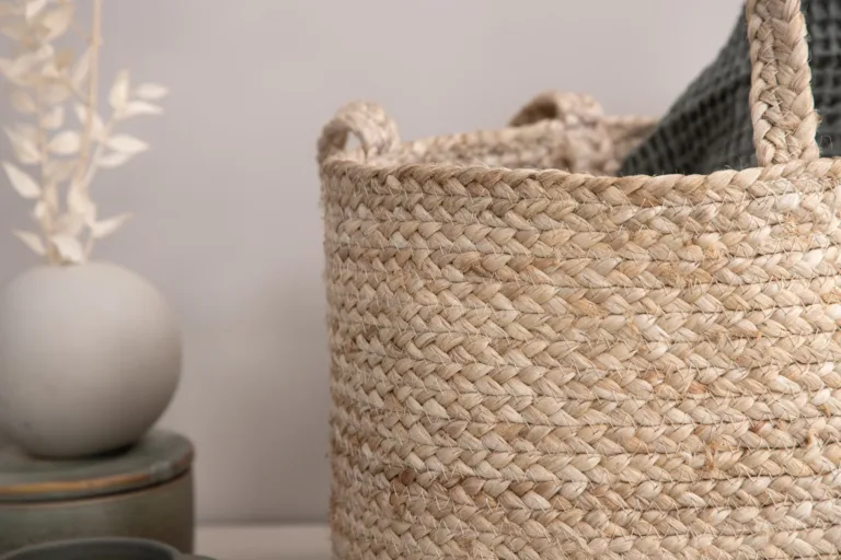 Valge jute korv Bhopali sarjast, ø35 cm, kahe sangaga - 60005-101