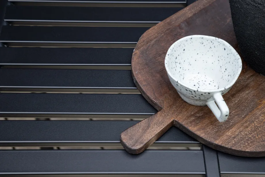 Mustast alumiiniumist välitingimustesse kohvilaud Borneo (70 × 70 cm), 6006-001 – 10