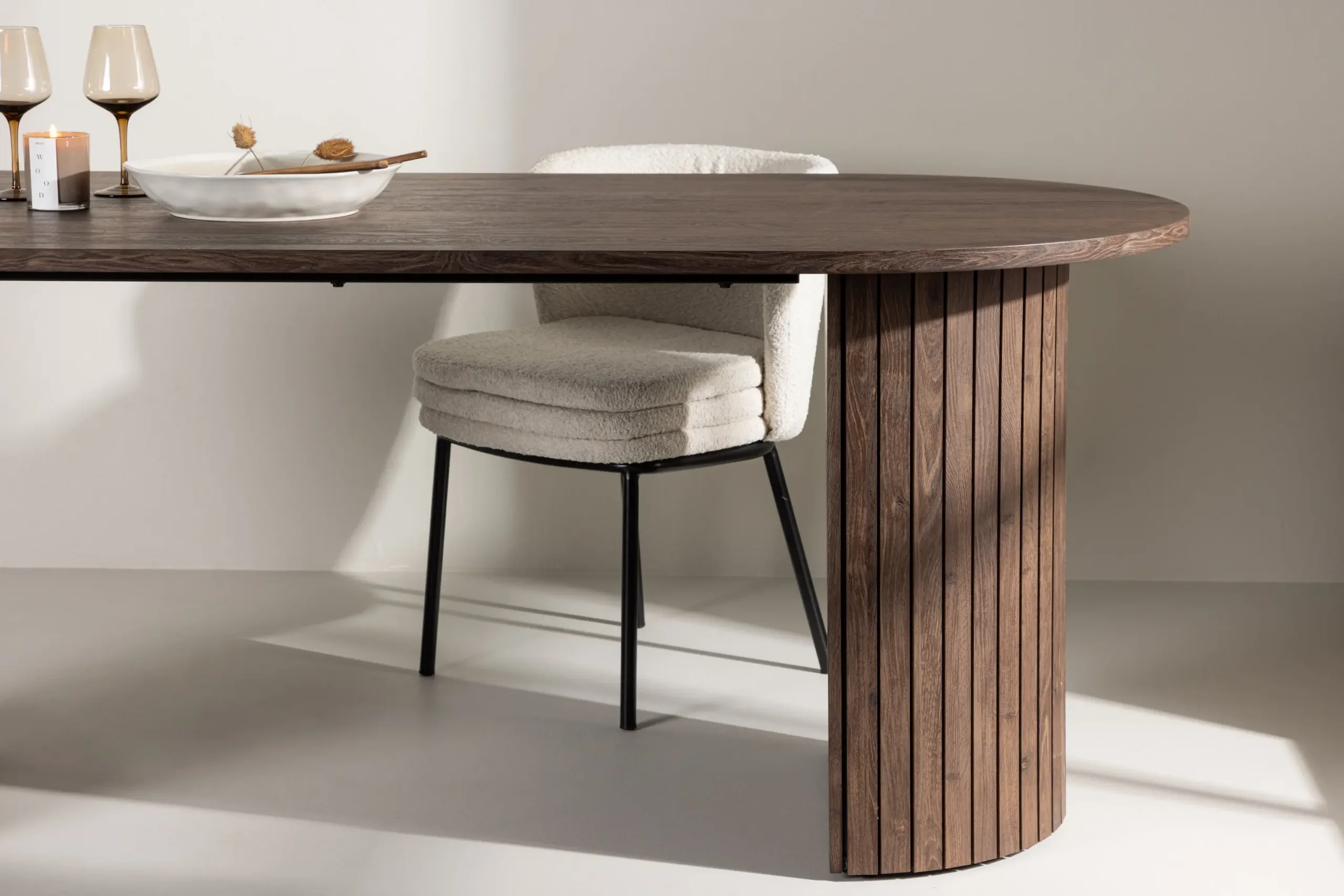 Mokka tooni ovaalne söögilaud Härön, 200x90 cm (MDF) - 61102-125
