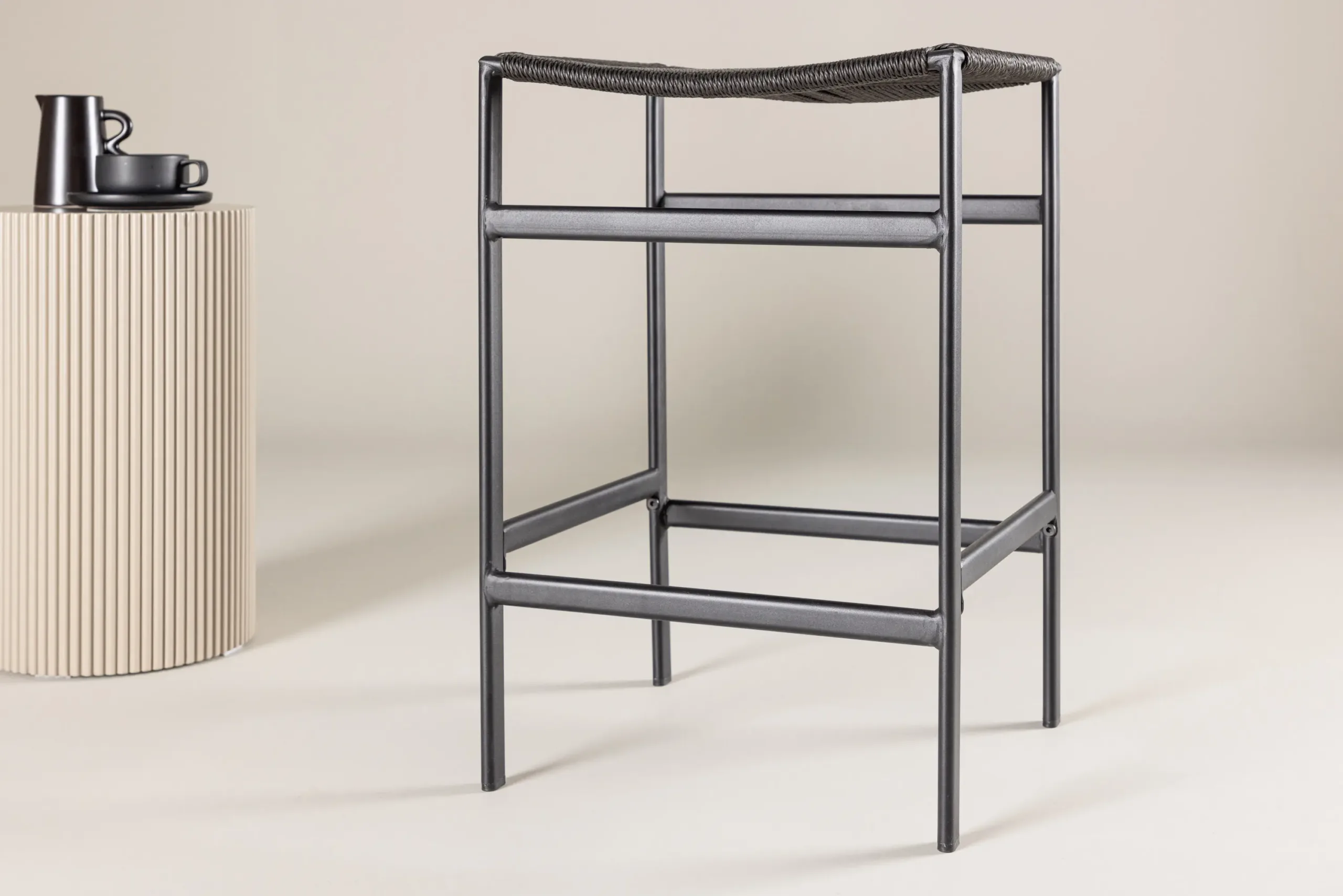 Mustast köiematerjalist istmega baaritool Polly, terasraam (66 cm) - 61125-100