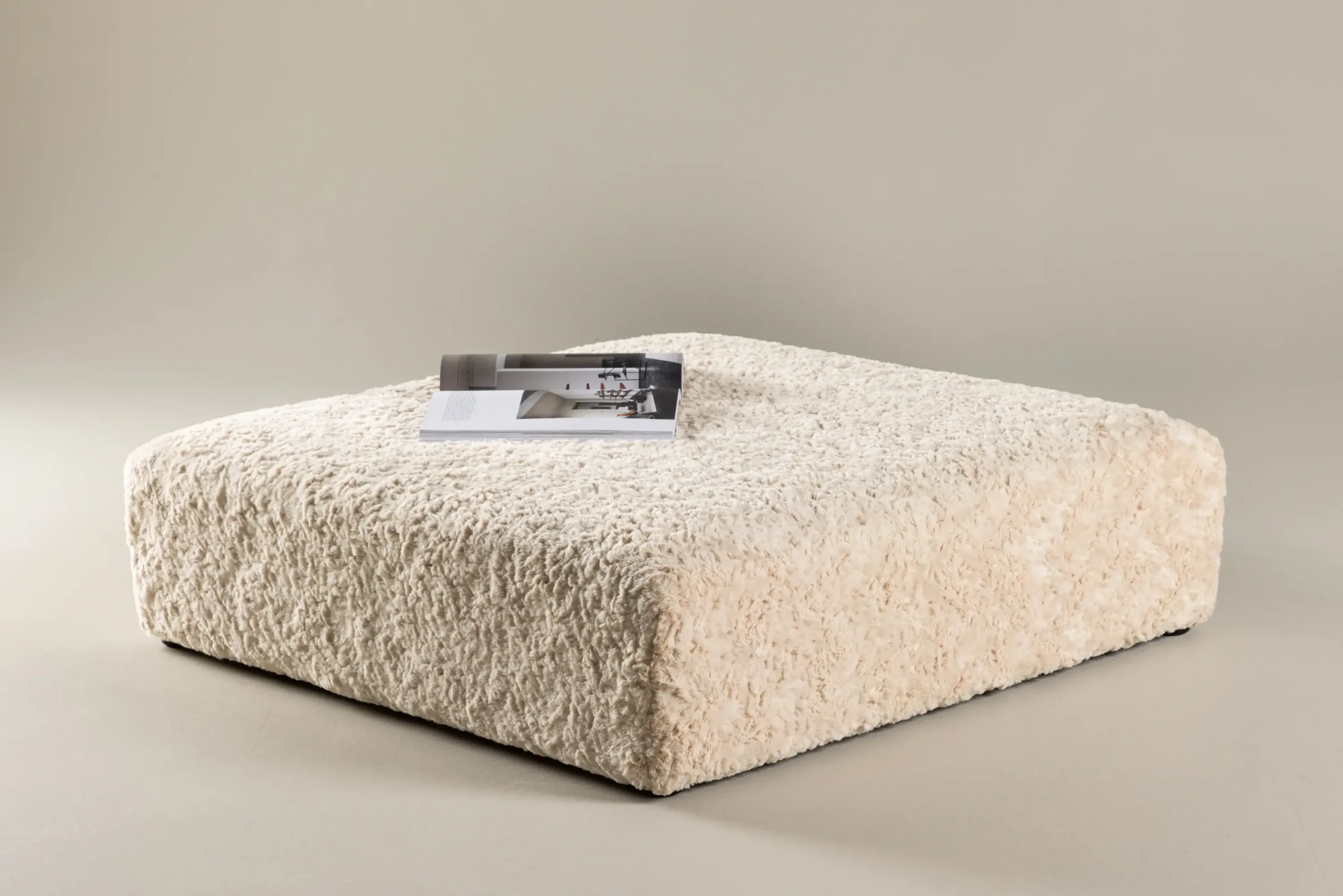 Beežist buklee-kangast ottoman Frankie, 100×100 cm, FSC® sertifikaadiga - 61229-102