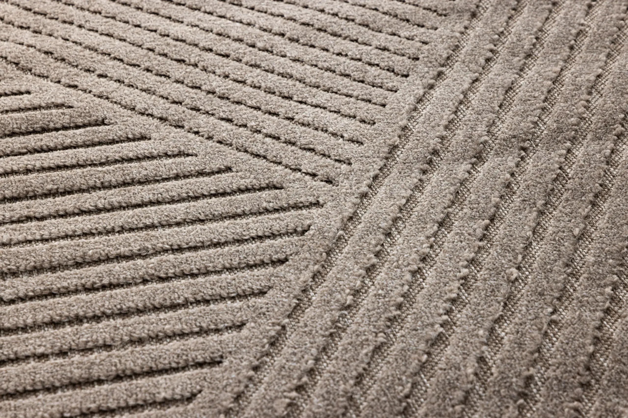 Geomeetrilise mustriga pruun vaip Aron, polüpropüleen, 200 × 290 cm - 61246-103