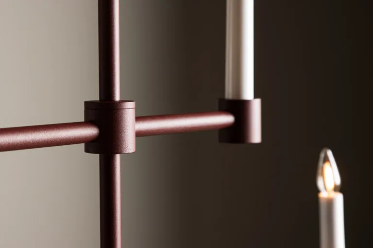 Punane metallist advendilamp Avoriaz, 5 valgusallikat, H92 cm - 61838-889