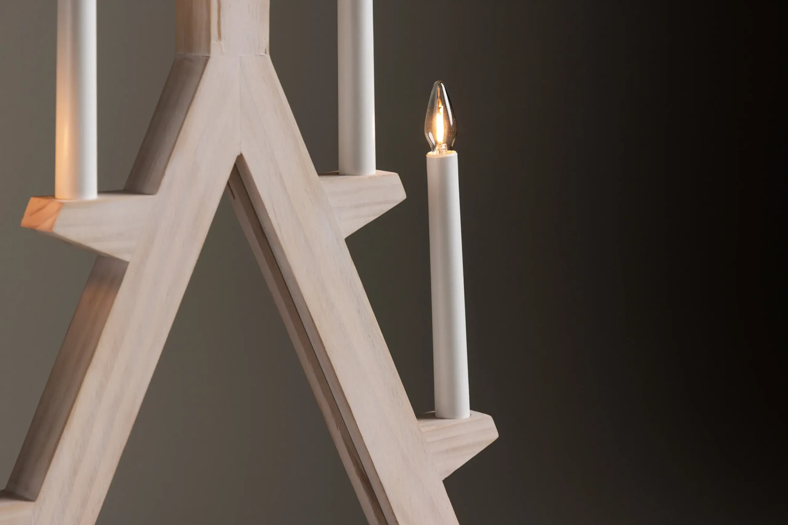 Val Thorensi advendiküünlajalg, valge peitsiga männipuidust, 5-lambiline - 61839-130