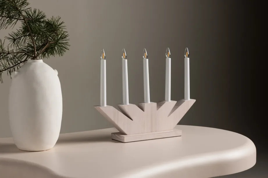 Valge peitsiga männipuidust advendiküünlalamp Verbier, 5-pirnine, 61840-130 – 11